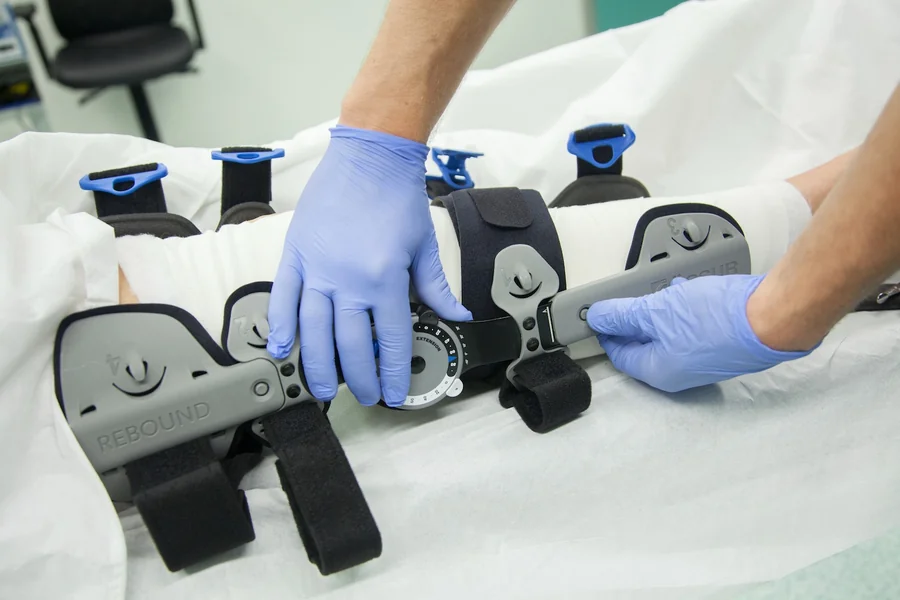 Best Knee Brace After Knee Surgery: Hinged vs Non-Hinged Best Knee Brace After Knee Surgery Hinged vs Non-Hinged